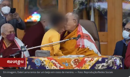 Dalai Lama beija menino na boca e pede desculpa após vídeo viralizar
