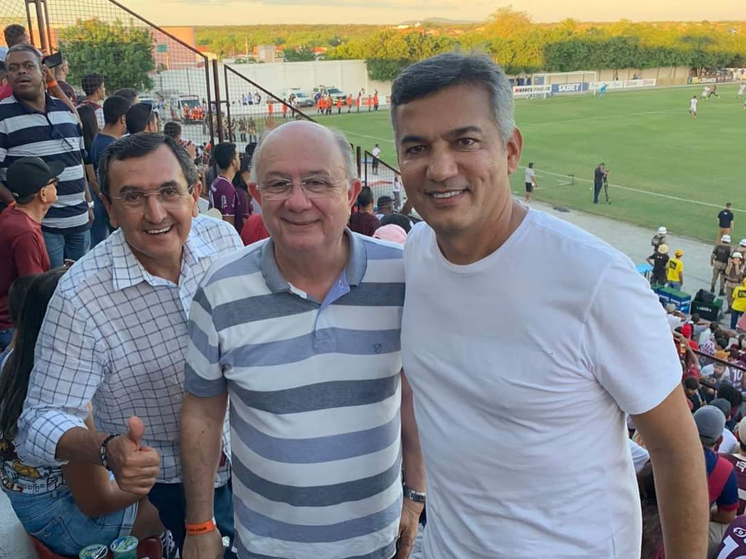 Em Riachão do Jacuípe, José Ronaldo ao lado de Fernando Fabinho acompanhou a final do Baianão