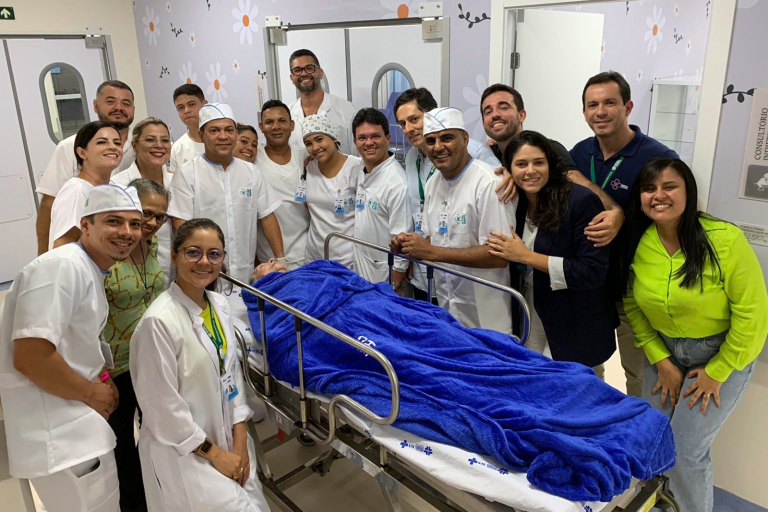 Hospital Costa das Baleias inicia operação tendo mulher de 99 anos como primeira paciente
