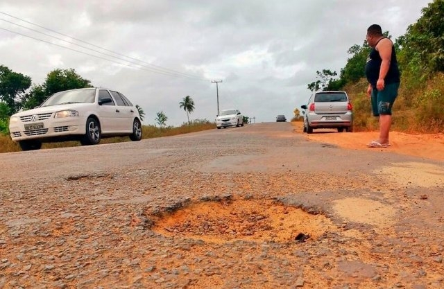 Governador assina a ordem de serviço para a recuperação total da estrada de Cabuçu