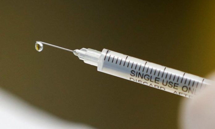 Países da Europa começam a aplicar vacina da Pfizer contra covid-19