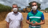 Deputado Robinson Almeida vistoria obras de estrada que liga Touquinha a Pumba, em Cruz das Almas