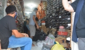 FEIRA DE SANTANA: Distribuidora de calçados é flagrada funcionando com mais de 70 pessoas no local