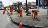 Serviços Públicos realiza limpeza na avenida João Durval Carneiro