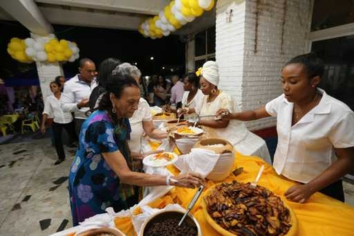  Em caruru beneficente, Polícia Civil arrecada alimentos para doação