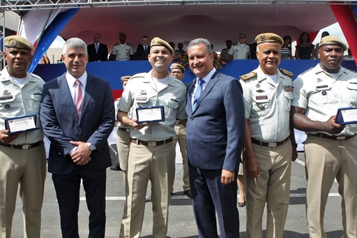  Governador participa da formatura de 123 sargentos em Salvador