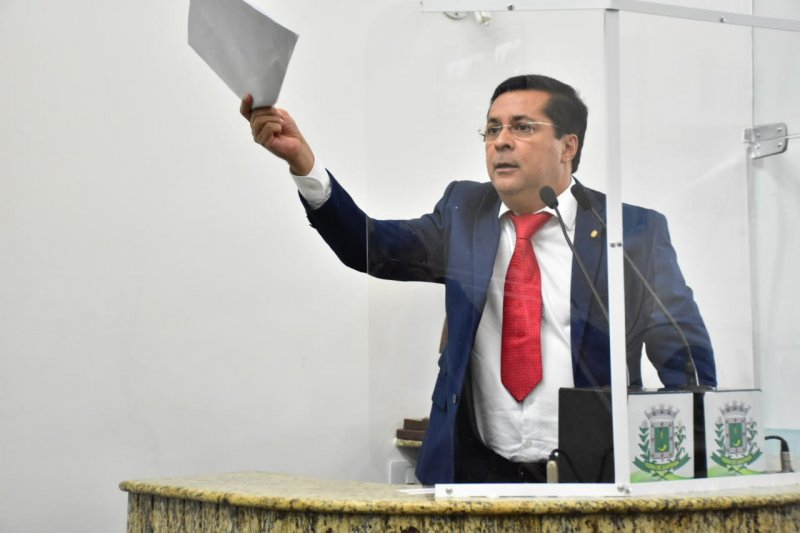 FEIRA DE SANTANA: “Não joguem sua culpa para a Câmara”, reage Fernando a pressões