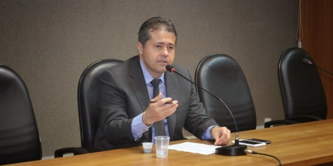 Alex da Piatã chama de criminosa atitude de Bolsonaro afirmar que não vai tomar vacina do coronavírus 