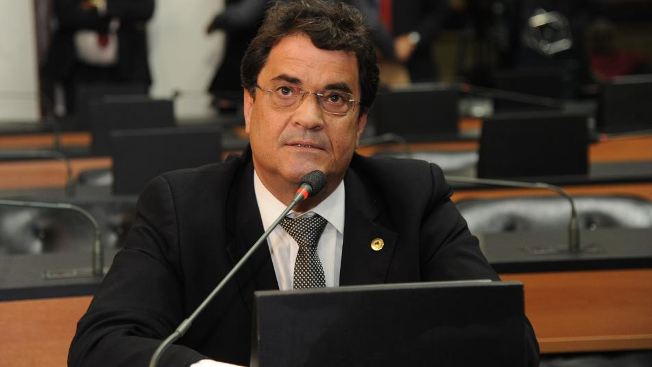 Angelo Almeida apresenta demanda de moradores do Minha Casa, Minha Vida de Feira de Santana para superintendente dos Correios 