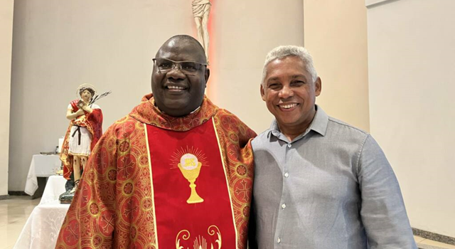 Angolano, pároco da Cidade Nova receberá, próxima segunda, Título de Cidadão Feirense