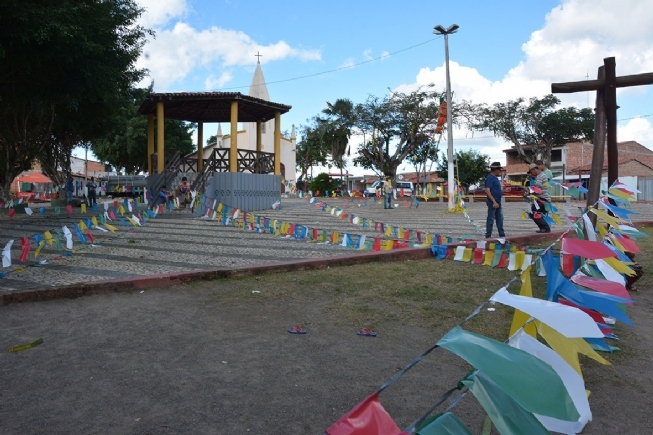 ARRAIÁ DE FEIRA: Jaíba começa a ganhar cores e clima de São Pedro