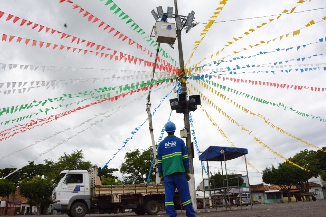 ARRAIÁ DE FEIRA: Limpeza, manutenção e iluminação: Prefeitura garante toda estrutura para festejos juninos na cidade e zona rural