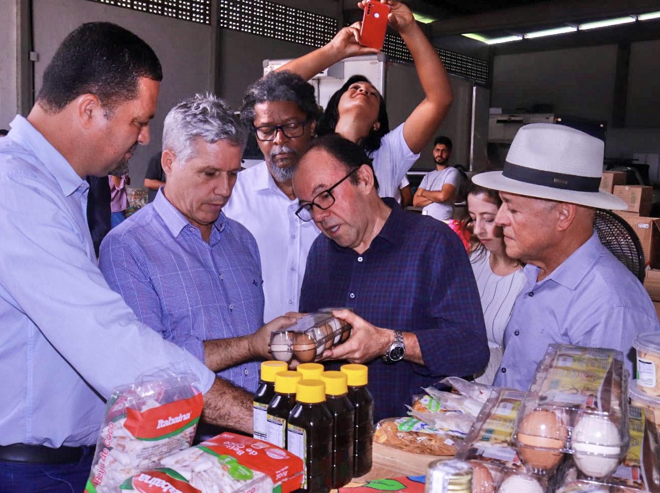 Bahia apresenta estratégias de escoamento de produtos da agricultura familiar durante visita do ministro do Desenvolvimento Agrário