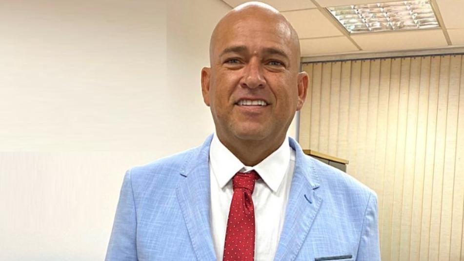 BINHO GALINHA PARABENIZA O EX-PREFEITO DE MILAGRES 