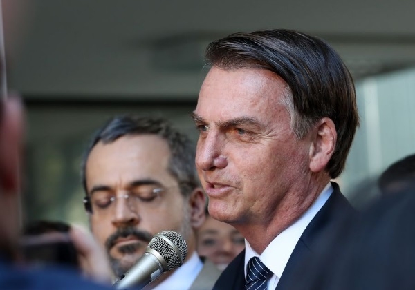 Bolsonaro assina decreto sobre bem-estar de animais usados em rodeios