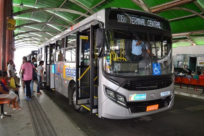 Cai no Tribunal de Justiça liminar que permitia motoristas de vans, não licitados, fazer transporte de passageiros em Feira