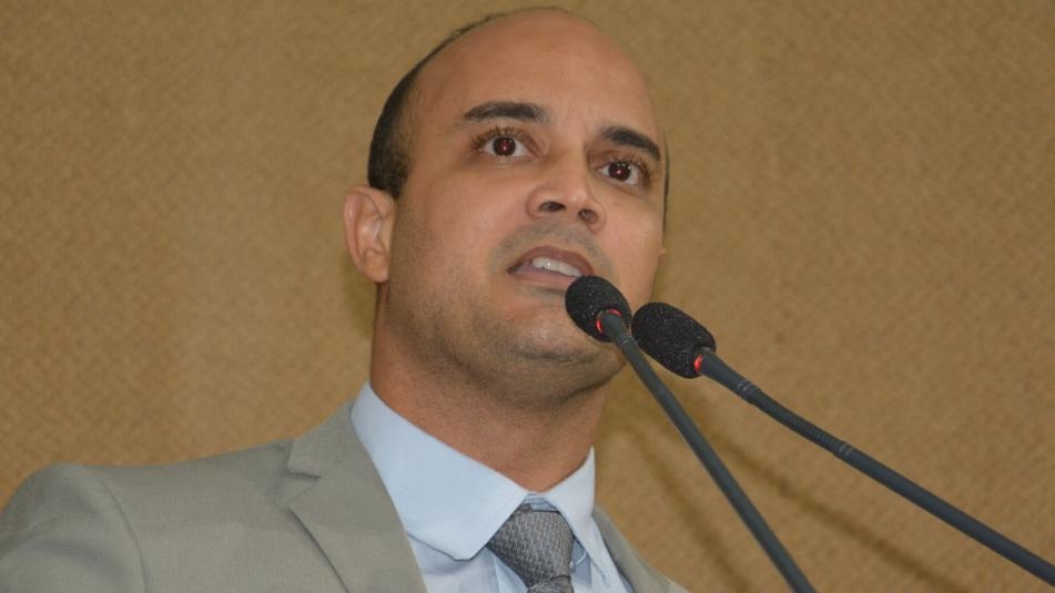 CAPITÃO ALDEN HOMENAGEIA BOPE POR AÇÃO QUE EVITOU SUICÍDIO EM SALVADOR 