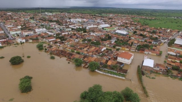 Casas próximas a rio da região atingida por rompimento de barragem na BA serão demolidas, diz governador