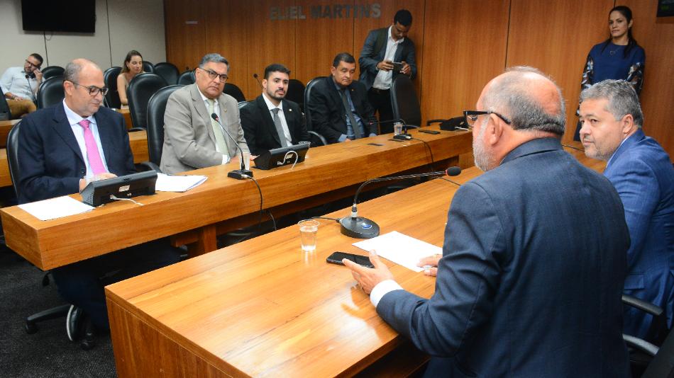 COLEGIADO APROVA AUDIÊNCIA PARA DEBATER DESLOCAMENTO INTERMUNICIPAL DE PACIENTES