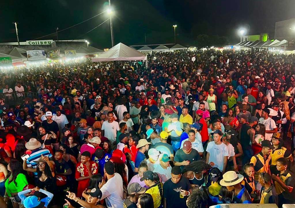 Com 155 grupos de montaria e shows com 35 mil pessoas, Cavalgada Princesa do Sertão é maior evento do gênero em Feira