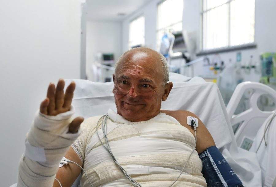Com 70% do corpo queimado, idoso atingido por raio, em Teixeira de Freitas, é transferido de UTI aérea para o HGE