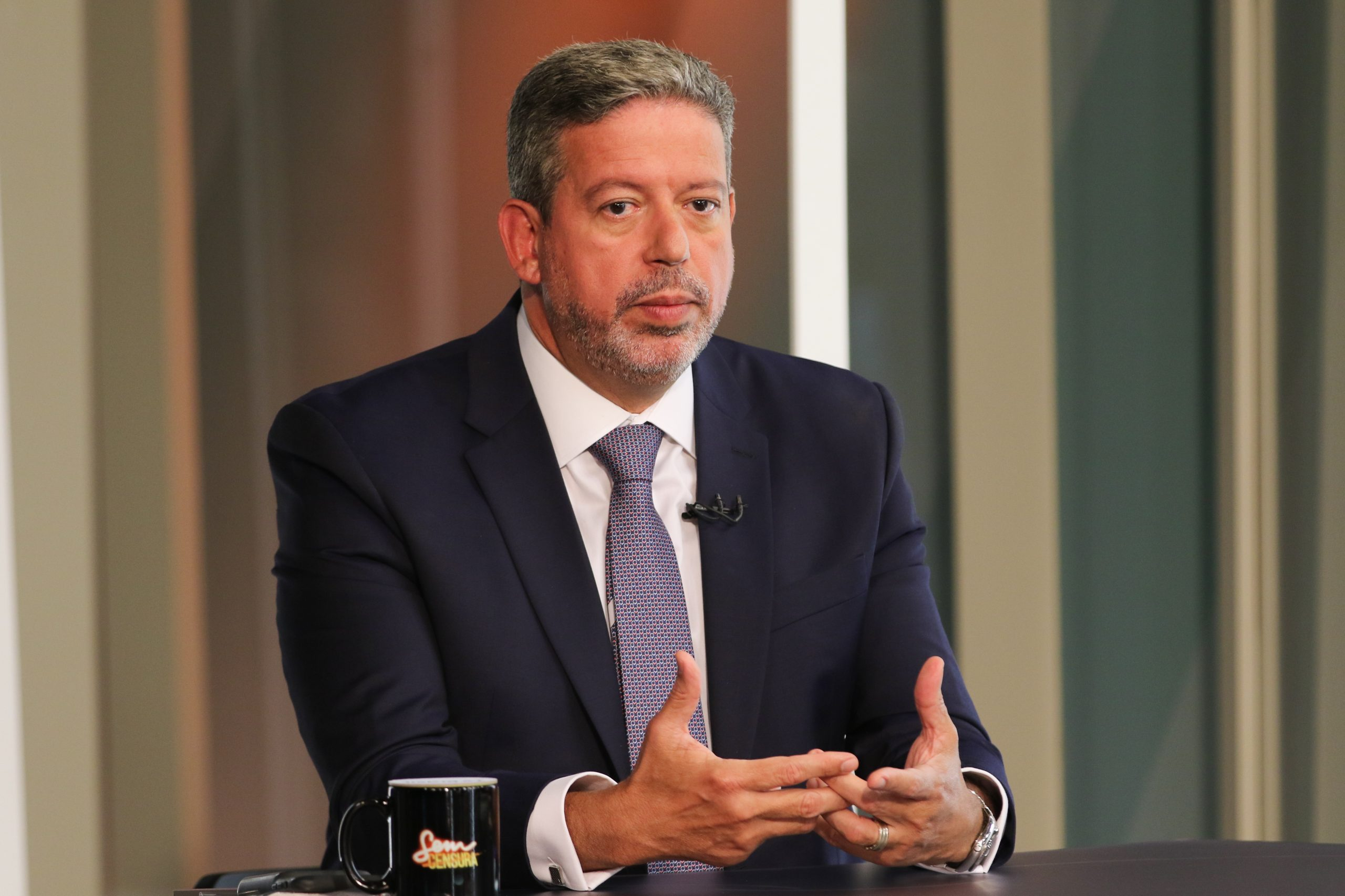Com possível ausência de Bolsonaro, Arthur Lira se dispõe a passar a faixa presidencial para Lula