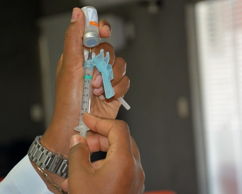 Com baixo estoque de vacinas para 1ª dose, Feira pode interromper vacinação