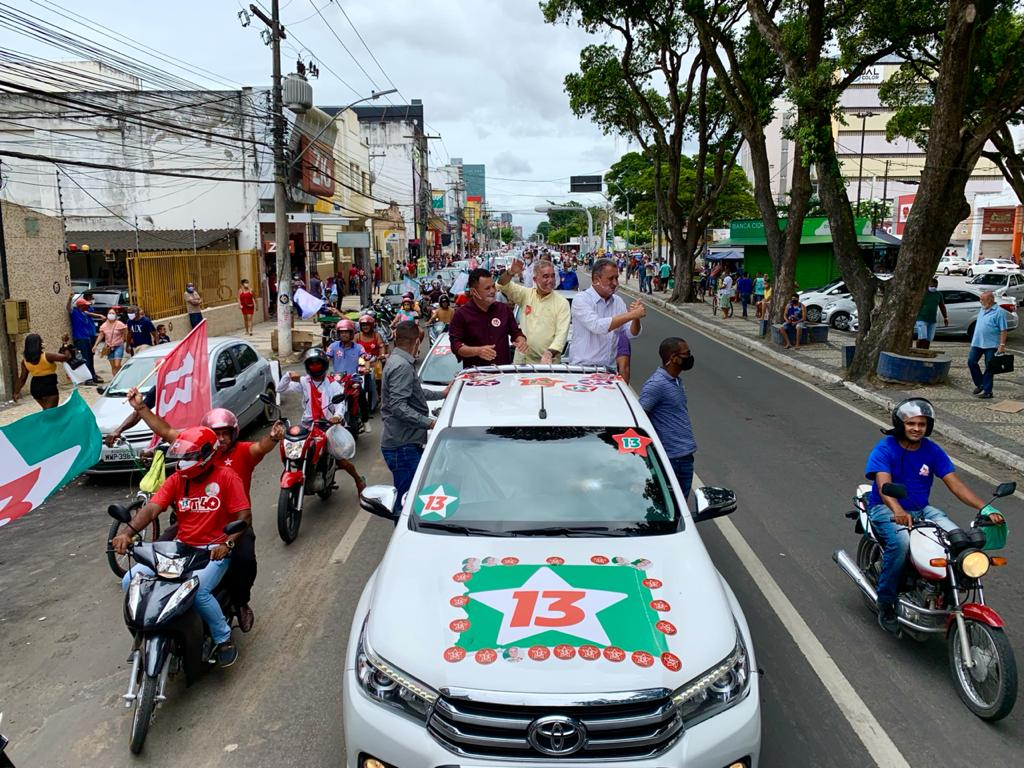 Com Rui, Zé Neto inicia último dia de campanha em carreata pelo centro e bairros de Feira