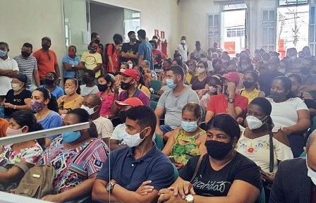 Comerciantes do Shopping Popular se manifestam na Câmara e pedem suspensão de taxas