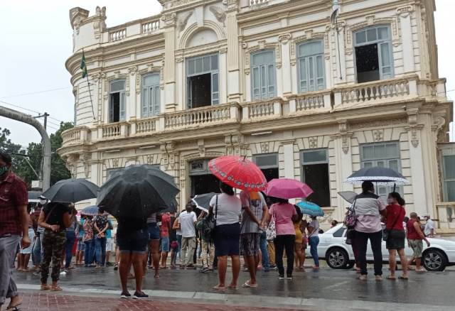 Comerciantes do Shopping Popular voltam a protestar contra taxas e pedem preços justos
