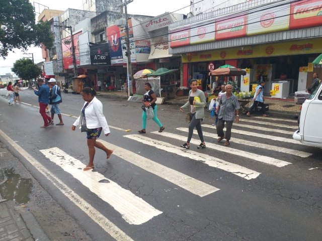 Comércio de Feira de Santana está autorizado a funcionar no feriado de Senhora Santana