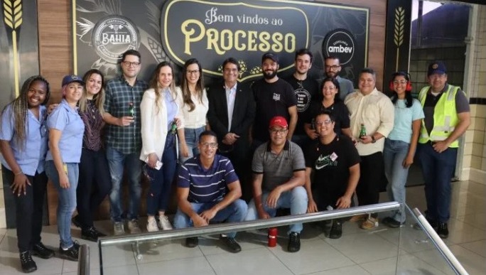 Comitiva da SDE visita cervejaria que emprega quase 1,2 mil pessoas na Bahia