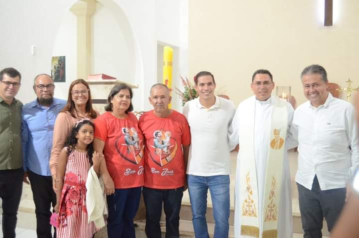 Conceição do Coité: Gabriel Nunes e Alex da Piatã participam de ato religioso no distrito de Salgadália