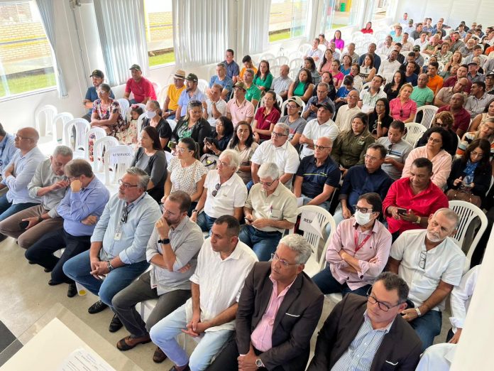 Cooperação técnica articulada pela Seagri vai beneficiar 3 mil pequenos produtores de frutas do Vale do São Francisco