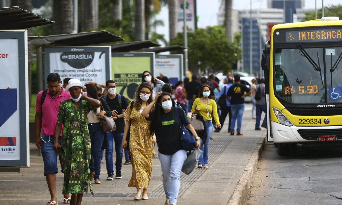 Covid-19: Brasil registra 22 mortes e 3,4 mil novos casos em 24 horas