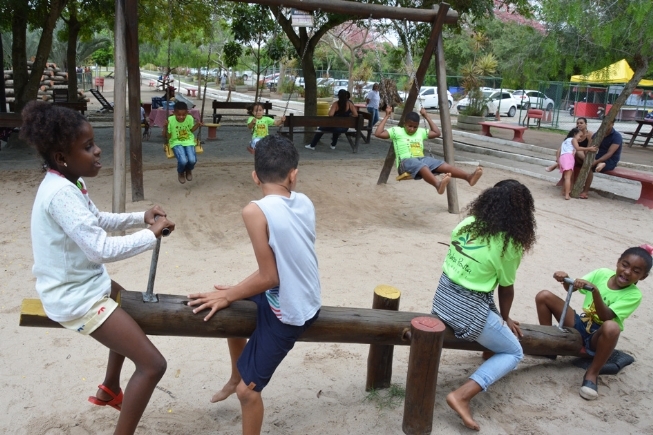 Crianças comemoram seu dia no Parque Erivaldo Cerqueira