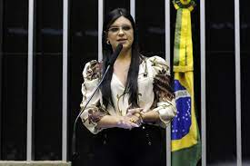 Dayane Pimentel ingressa com pedido de representação no Conselho de Ética contra Eduardo Bolsonaro