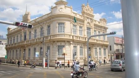 Decreto exonera secretários e proíbe nomeação de parentes na Prefeitura de Feira de Santana