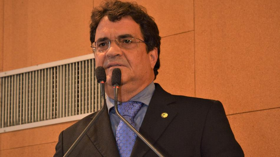 Deputado Angelo Almeida apresenta moção de solidariedade a radialista de Itabela