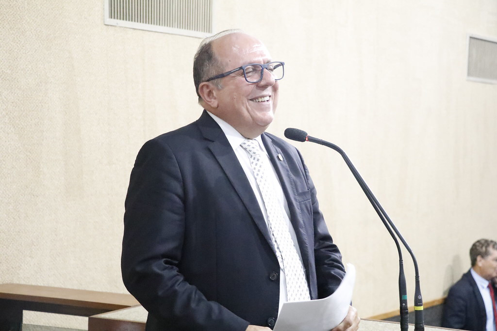 Deputado Arimateia comemora aprovação do PL que torna os templos religiosos como atividade essencial durante a pandemia 