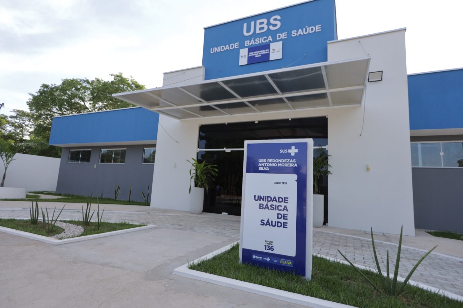 Em Banzaê, governador Jerônimo Rodrigues inaugura equipamentos de saúde e infraestrutura e autoriza novas obras