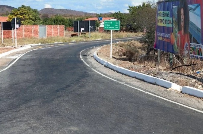 Em Caculé, Governo do Estado entrega requalificação em rodovia e nova escola