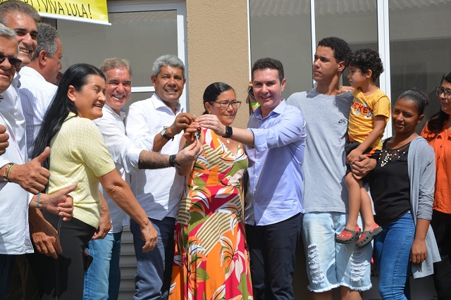 Em Feira de Santana, Governador entrega 248 unidades do Minha Casa, Minha Vida 