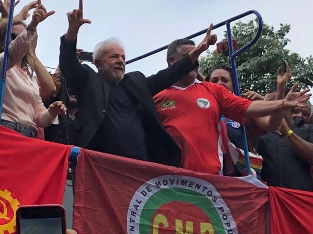 Em discurso, Lula diz que Bolsonaro foi eleito para governar para o povo brasileiro e não para os milicianos do Rio