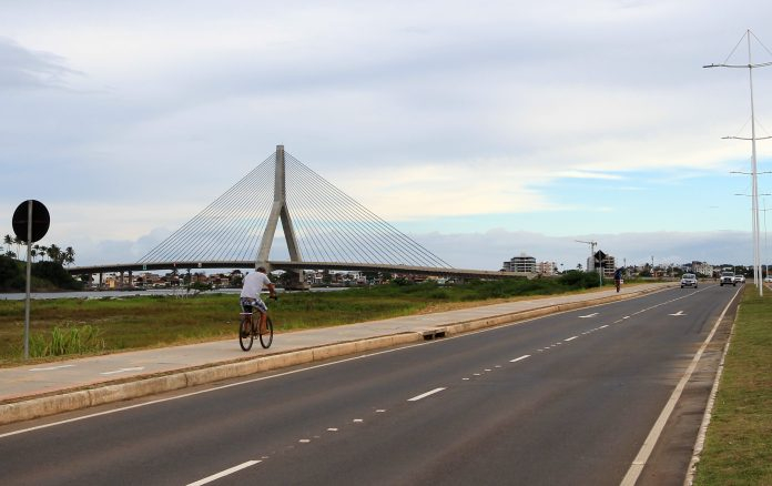 Em Ilhéus, Governo entrega duplicação da BA-001 e autoriza construção de prédio escolar
