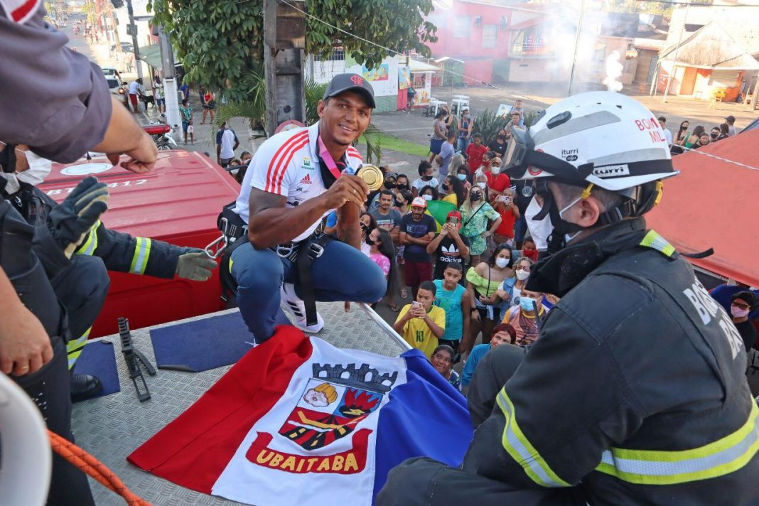 Em Ubaitaba, Isaquias Queiroz reconhece importância de centro de canoagem: 