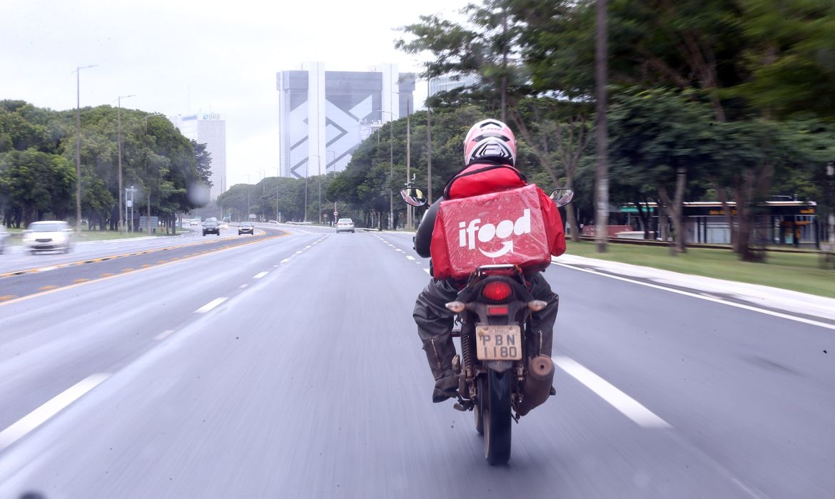 Empresas de entrega devem fornecer kits para proteção de trabalhadores