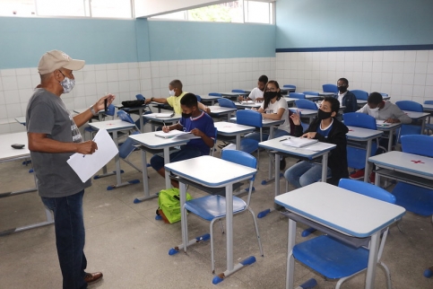 Estado nomeia 54 professores de Inglês aprovados no concurso da Educação