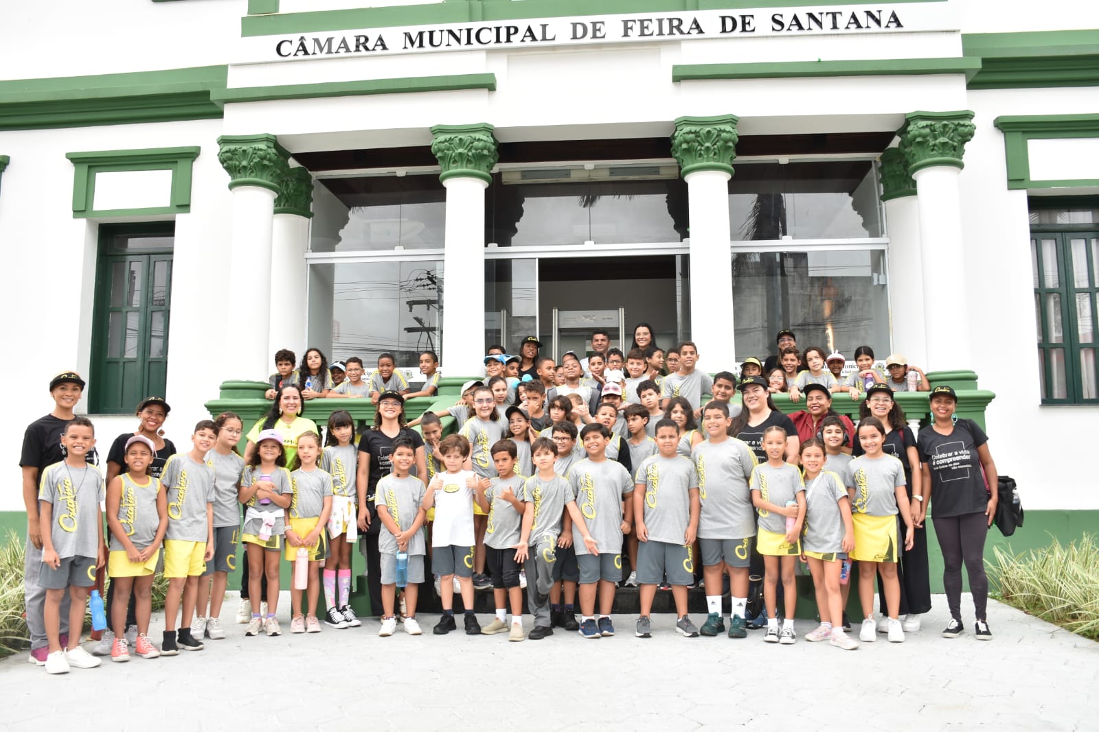 Estudantes conhecem funcionamento do Legislativo durante visita à Câmara de Feira de Santana