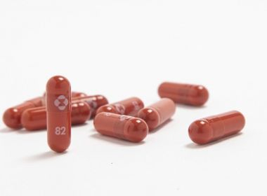 Farmacêutica americana pede à FDA autorização para produzir comprido contra Covid-19